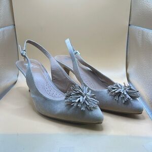 DB Women’s Pumps size 8 in excellent condition